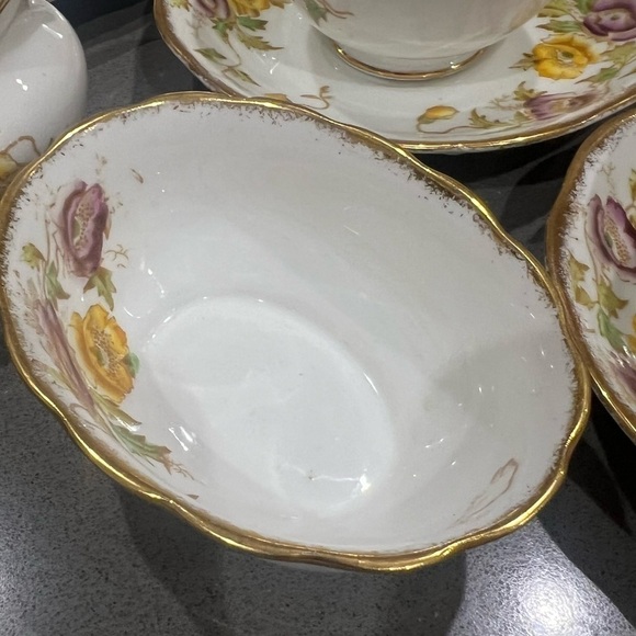 Vintage Royal Albert Crown China Poppies Tea Set – Service for 4 – Hand Painted - Picture 6 of 16